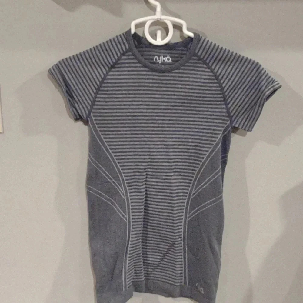 Ryka women's small gray stripe slim fit short‎ sleeve stretch athletic top